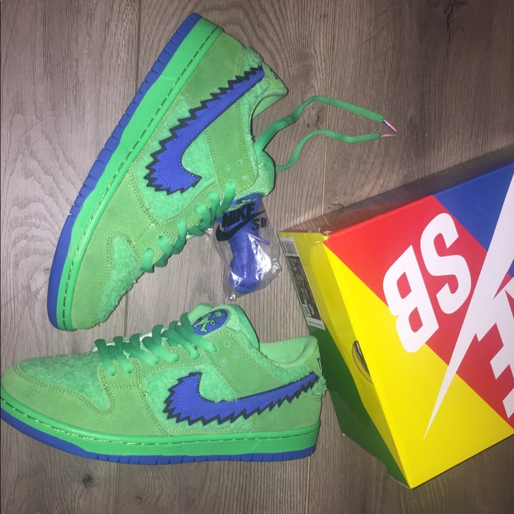 Greatful Dead Bear Nike SB